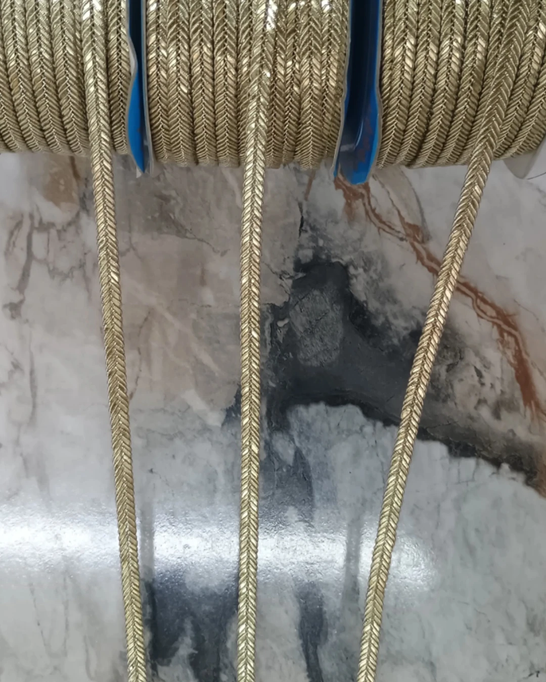 zari no 4 light gold